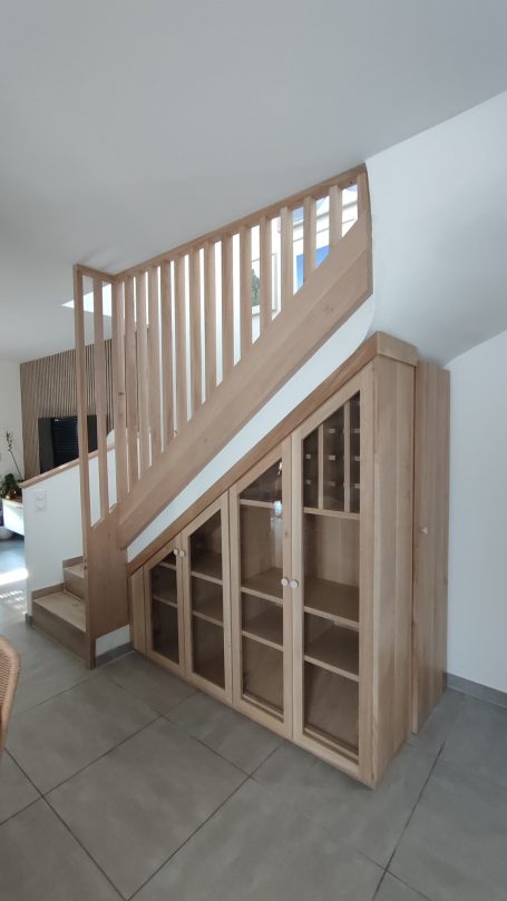 Claustra, habillage escalier et aménagement meuble sous escalier « L'Atelier de Siram »